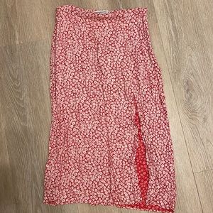 Abercrombie; red and white floral skirt with slit